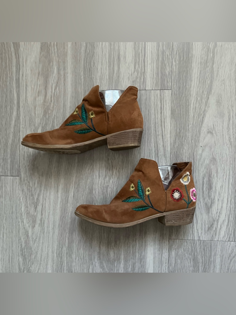 Indigo Rd Embroidered Floral Ankle Booties Brown Faux Suede Cutout Boots Size 8M